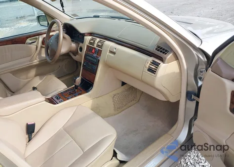 2001 Mercedes-Benz E 320 z USA, uszkodzony, nr VIN WDBJF65J61B180354